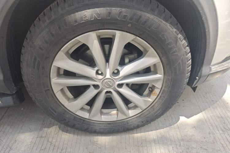 Used Nissan Qashqai 2016 2.0L CVT Elite Edition Right Front Wheel Hub