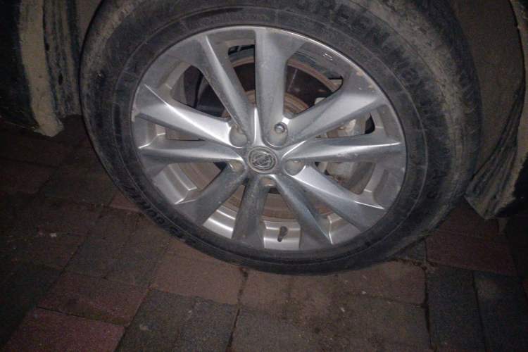 Used Nissan Qashqai 2016 2.0L CVT Elite Edition Right Front Wheel Hub