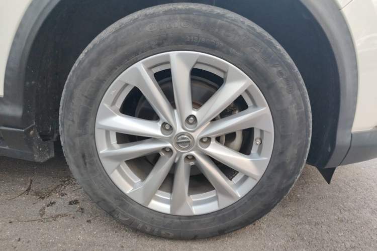 Used Nissan Qashqai 2016 2.0L CVT Elite Edition Right Front Wheel Hub