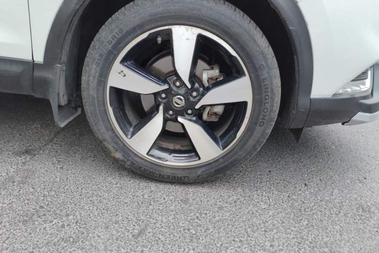 Used Nissan Qashqai 2016 2.0L CVT Luxury Edition Right Front Wheel Hub