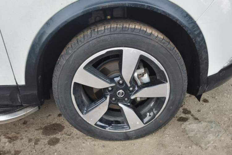 Used Nissan Qashqai 2016 2.0L CVT Luxury Edition Right Front Wheel Hub