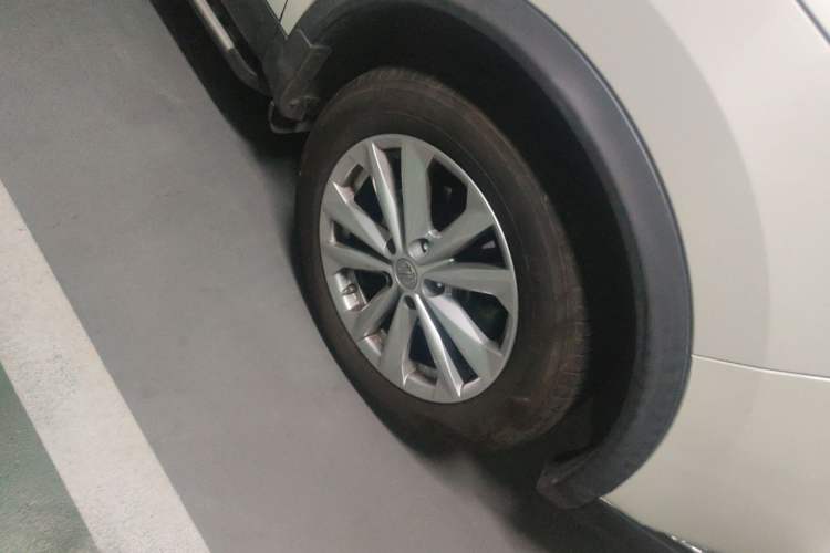 Used Nissan Qashqai 2016 2.0L CVT Elite Edition Right Front Wheel Hub