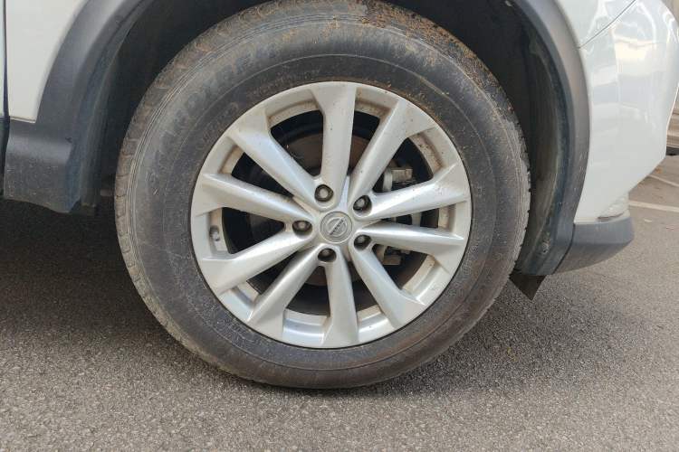 Used Nissan Qashqai 2016 2.0L CVT Elite Edition Right Front Wheel Hub