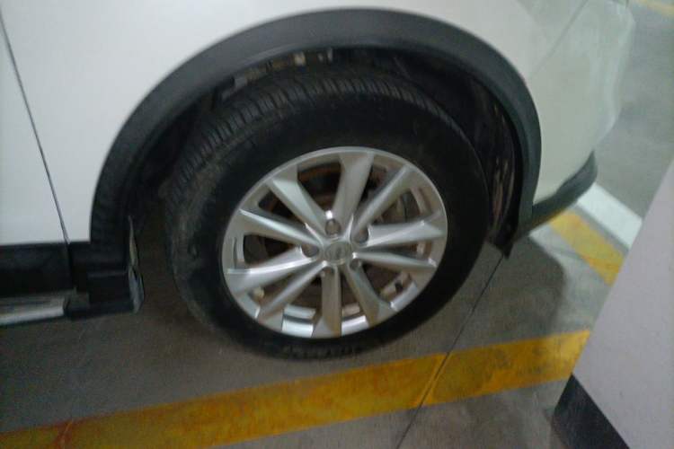 Used Nissan Qashqai 2016 2.0L CVT Elite Edition Right Front Wheel Hub