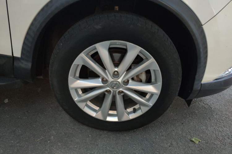 Used Nissan Qashqai 2016 2.0L CVT Elite Edition Right Front Wheel Hub
