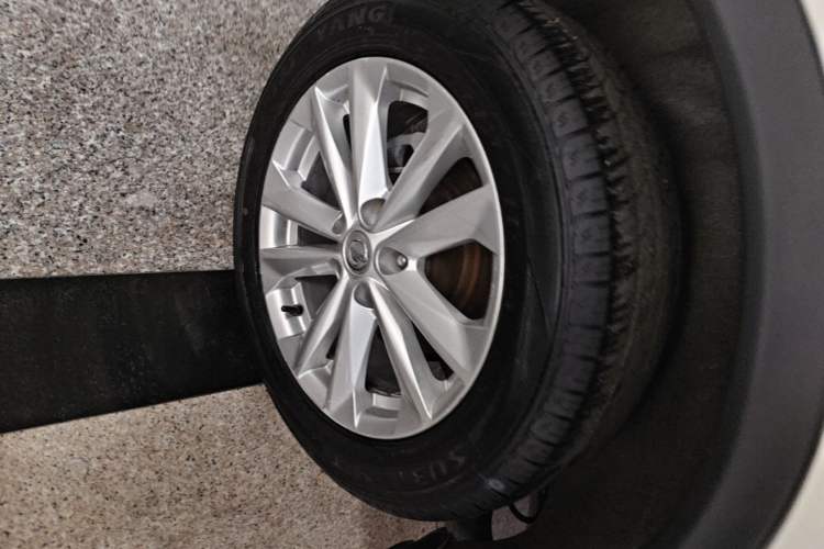 Used Nissan Qashqai 2016 2.0L CVT Elite Edition Right Rear Wheel Hub