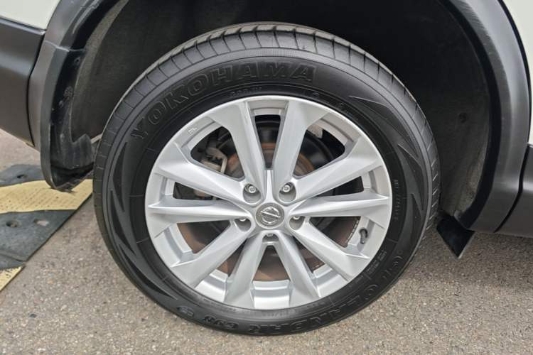 Used Nissan Qashqai 2016 2.0L CVT Elite Edition Right Rear Wheel Hub
