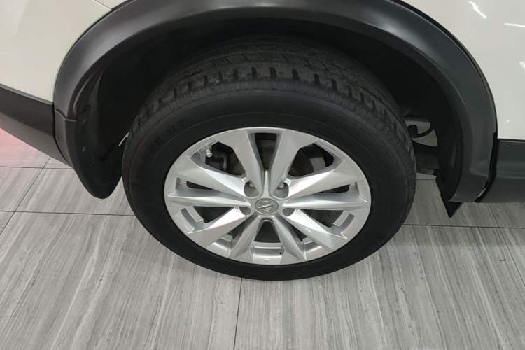 Used Nissan Qashqai 2016 2.0L CVT Elite Edition Right Rear Wheel Hub