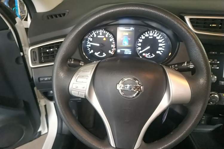 Used Nissan Qashqai 2016 2.0L CVT Elite Edition Steering Wheel
