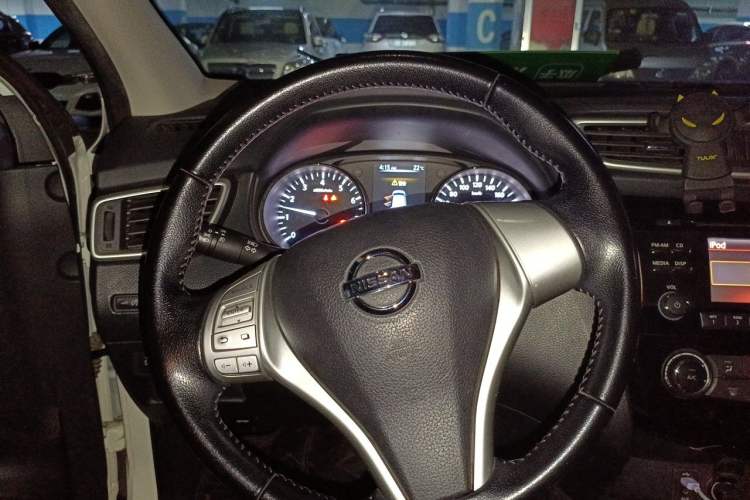 Used Nissan Qashqai 2016 2.0L CVT Luxury Edition Steering Wheel