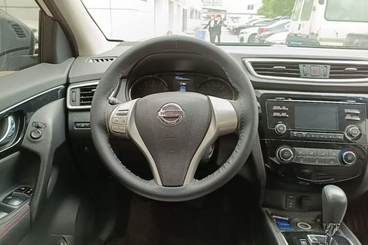 Used Nissan Qashqai 2016 2.0L CVT Elite Edition Steering Wheel