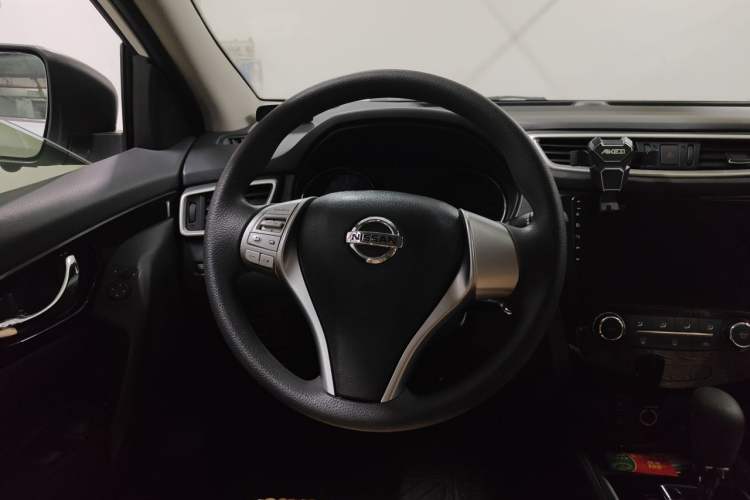 Used Nissan Qashqai 2016 2.0L CVT Elite Edition Steering Wheel