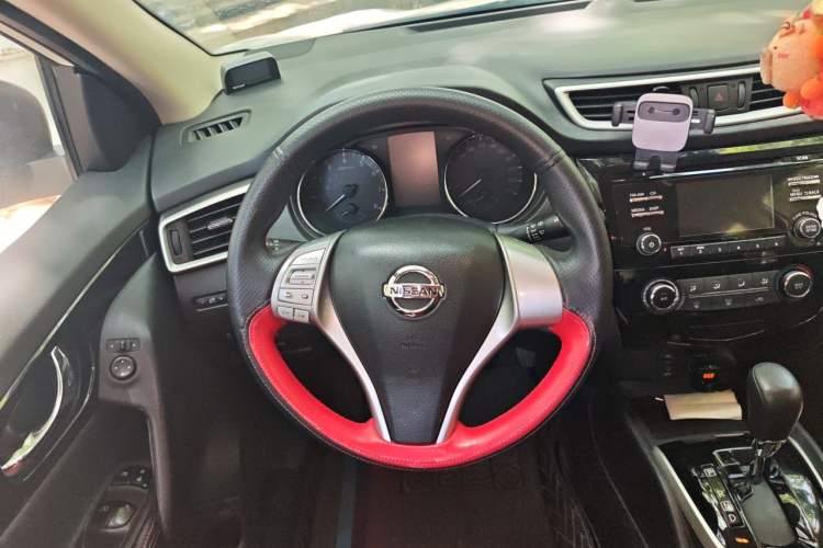 Used Nissan Qashqai 2016 2.0L CVT Elite Edition Steering Wheel