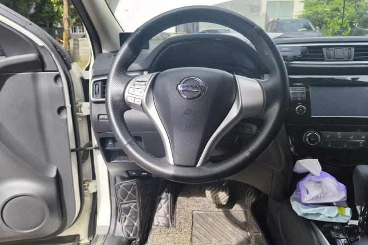 Used Nissan Qashqai 2016 2.0L CVT Elite Edition Steering Wheel