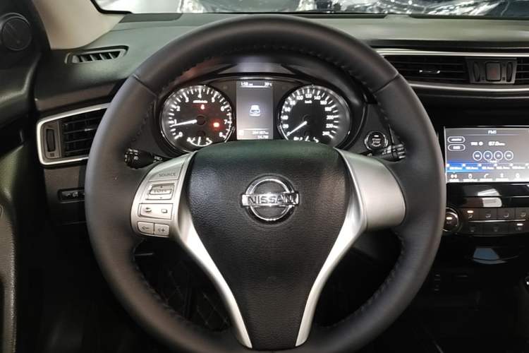 Used Nissan Qashqai 2016 2.0L CVT Elite Edition Steering Wheel