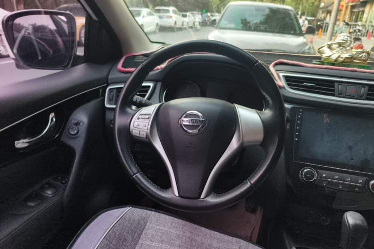 Used Nissan Qashqai 2016 2.0L CVT Luxury Edition Steering Wheel