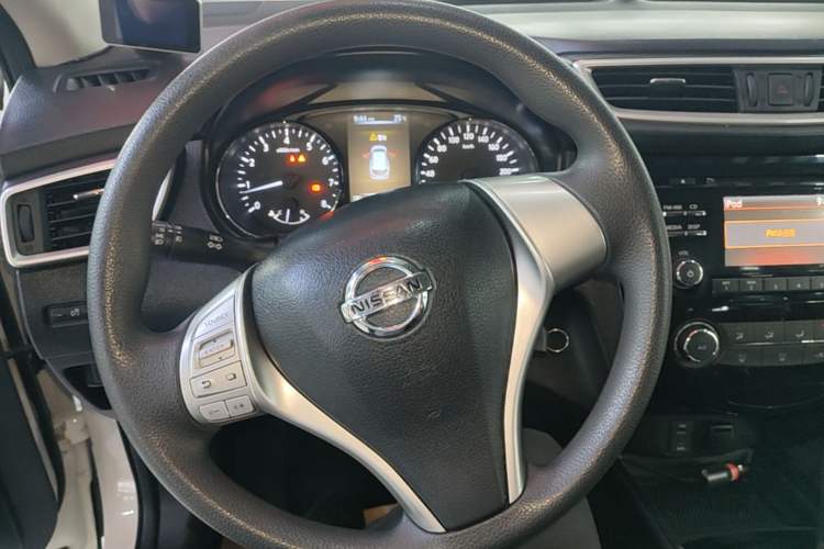Used Nissan Qashqai 2016 2.0L CVT Elite Edition Steering Wheel
