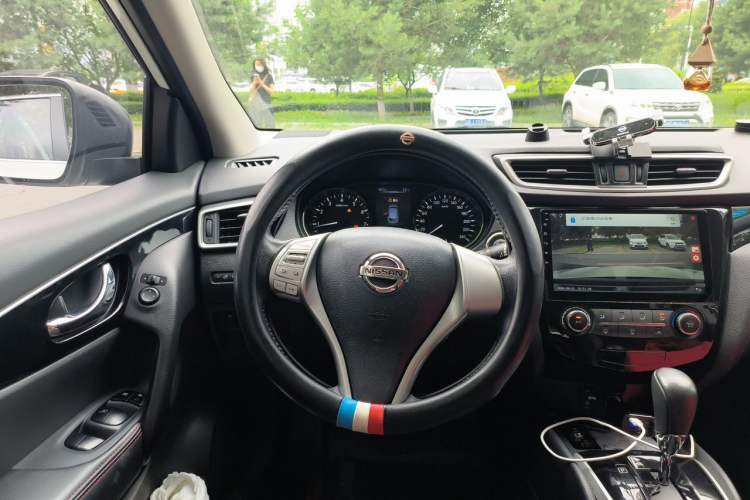 Used Nissan Qashqai 2016 2.0L CVT Luxury Edition Steering Wheel
