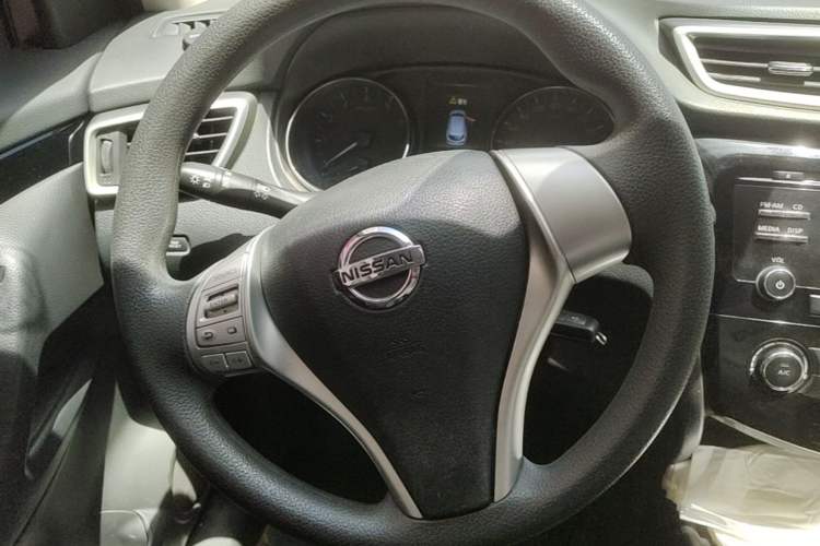 Used Nissan Qashqai 2016 2.0L CVT Elite Edition Steering Wheel