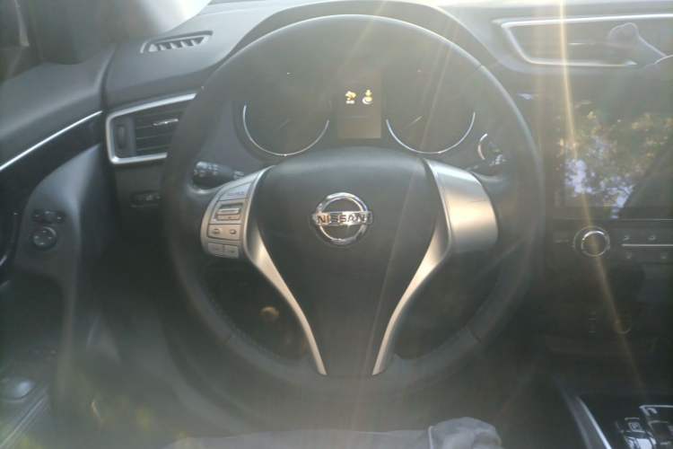 Used Nissan Qashqai 2016 2.0L CVT Elite Edition Steering Wheel