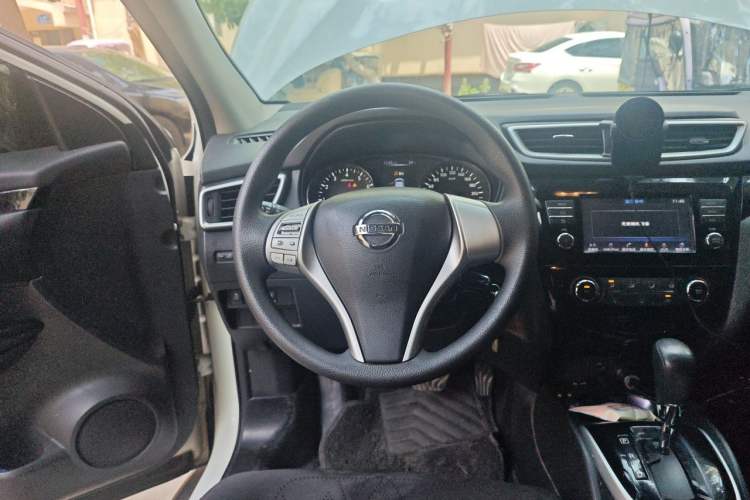 Used Nissan Qashqai 2016 2.0L CVT Elite Edition Steering Wheel