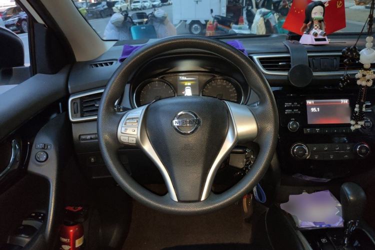 Used Nissan Qashqai 2016 2.0L CVT Elite Edition Steering Wheel