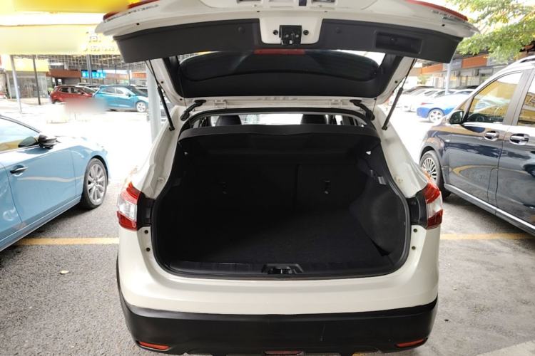 Used Nissan Qashqai 2016 2.0L CVT Elite Edition Trunk