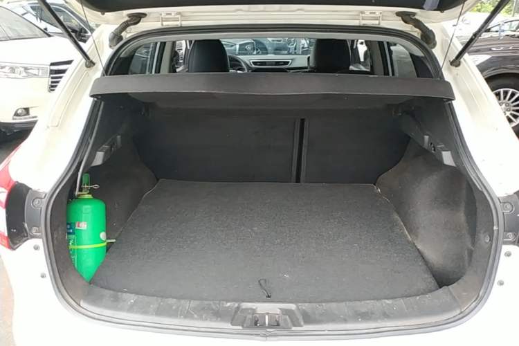 Used Nissan Qashqai 2016 2.0L CVT Elite Edition Trunk