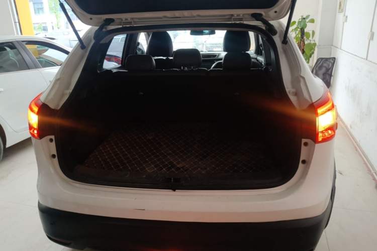 Used Nissan Qashqai 2016 2.0L CVT Elite Edition Trunk