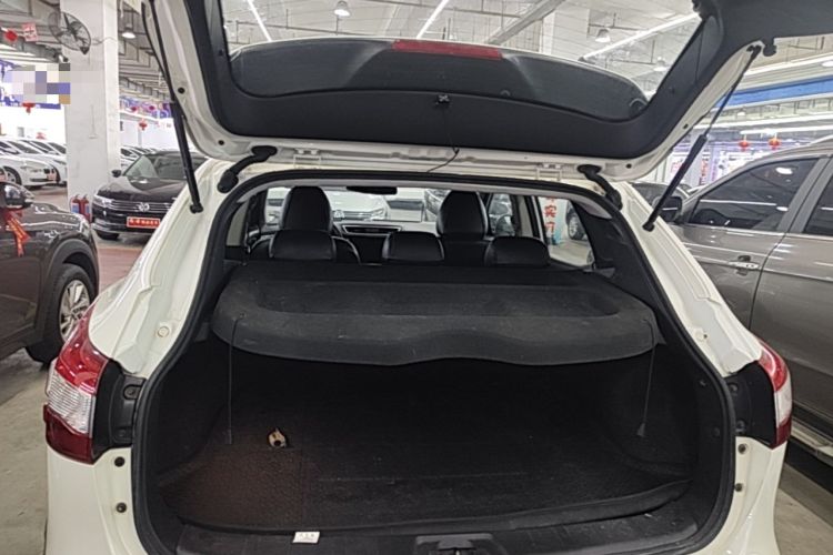Used Nissan Qashqai 2016 2.0L CVT Elite Edition Trunk