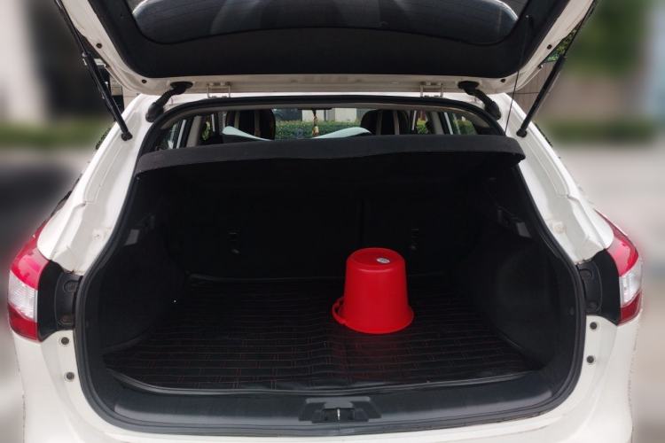 Used Nissan Qashqai 2016 2.0L CVT Elite Edition Trunk