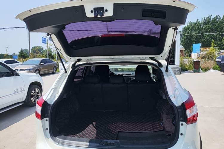 Used Nissan Qashqai 2016 1.2T CVT Fashion Edition Trunk