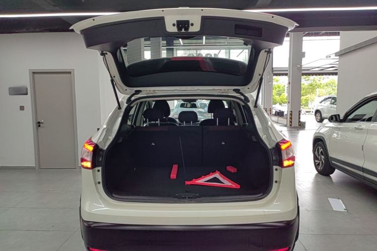 Used Nissan Qashqai 2016 2.0L CVT Elite Edition Trunk