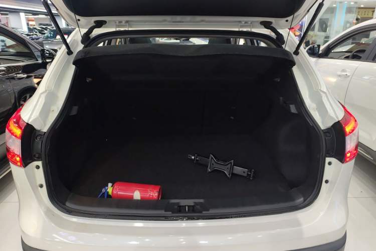 Used Nissan Qashqai 2016 2.0L CVT Flagship Edition Trunk