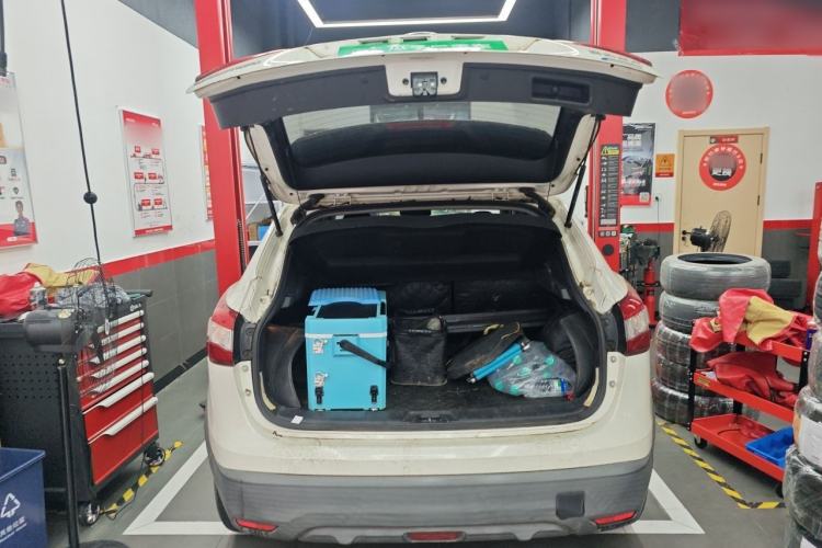 Used Nissan Qashqai 2016 2.0L CVT Elite Edition Trunk