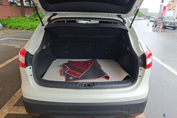 Used Nissan Qashqai 2016 2.0L CVT Elite Edition Trunk