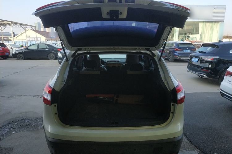 Used Nissan Qashqai 2016 2.0L CVT Elite Edition Trunk