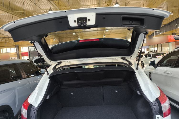 Used Nissan Qashqai 2016 2.0L CVT Elite Edition Trunk