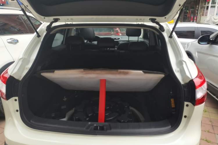 Used Nissan Qashqai 2016 2.0L CVT Luxury Edition Trunk