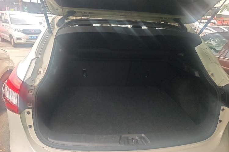 Used Nissan Qashqai 2016 2.0L CVT Elite Edition Trunk