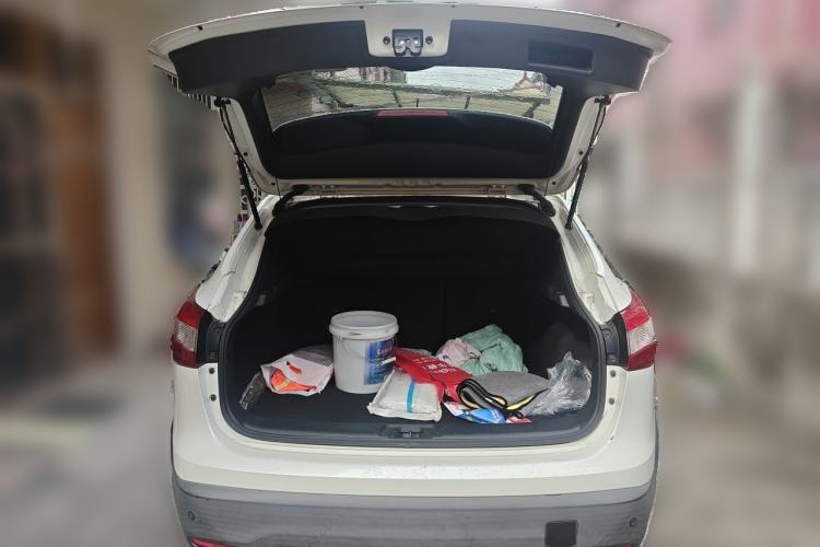 Used Nissan Qashqai 2016 2.0L CVT Elite Edition Trunk