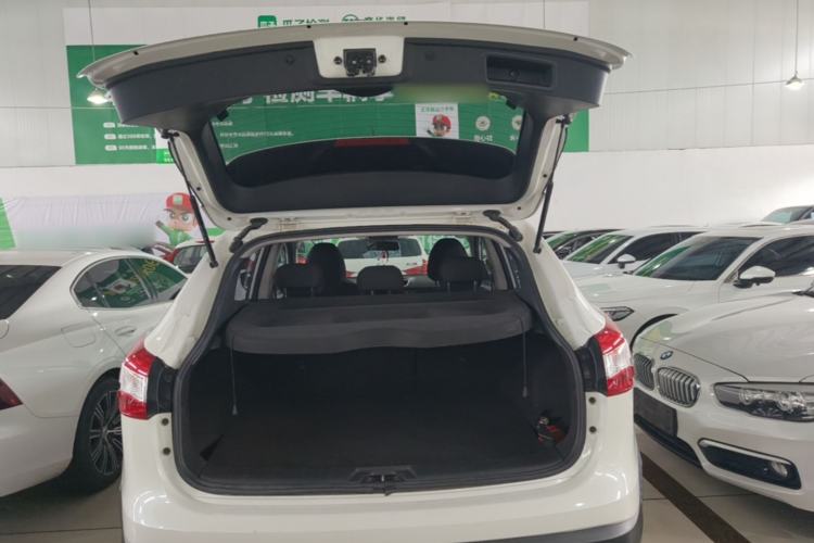 Used Nissan Qashqai 2016 2.0L CVT Elite Edition Trunk