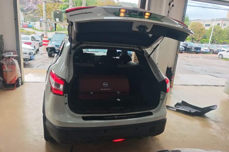 Used Nissan Qashqai 2016 1.2T CVT Fashion Edition Trunk