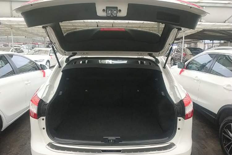 Used Nissan Qashqai 2016 2.0L CVT Luxury Edition Trunk