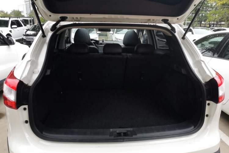 Used Nissan Qashqai 2016 2.0L CVT Luxury Edition Trunk