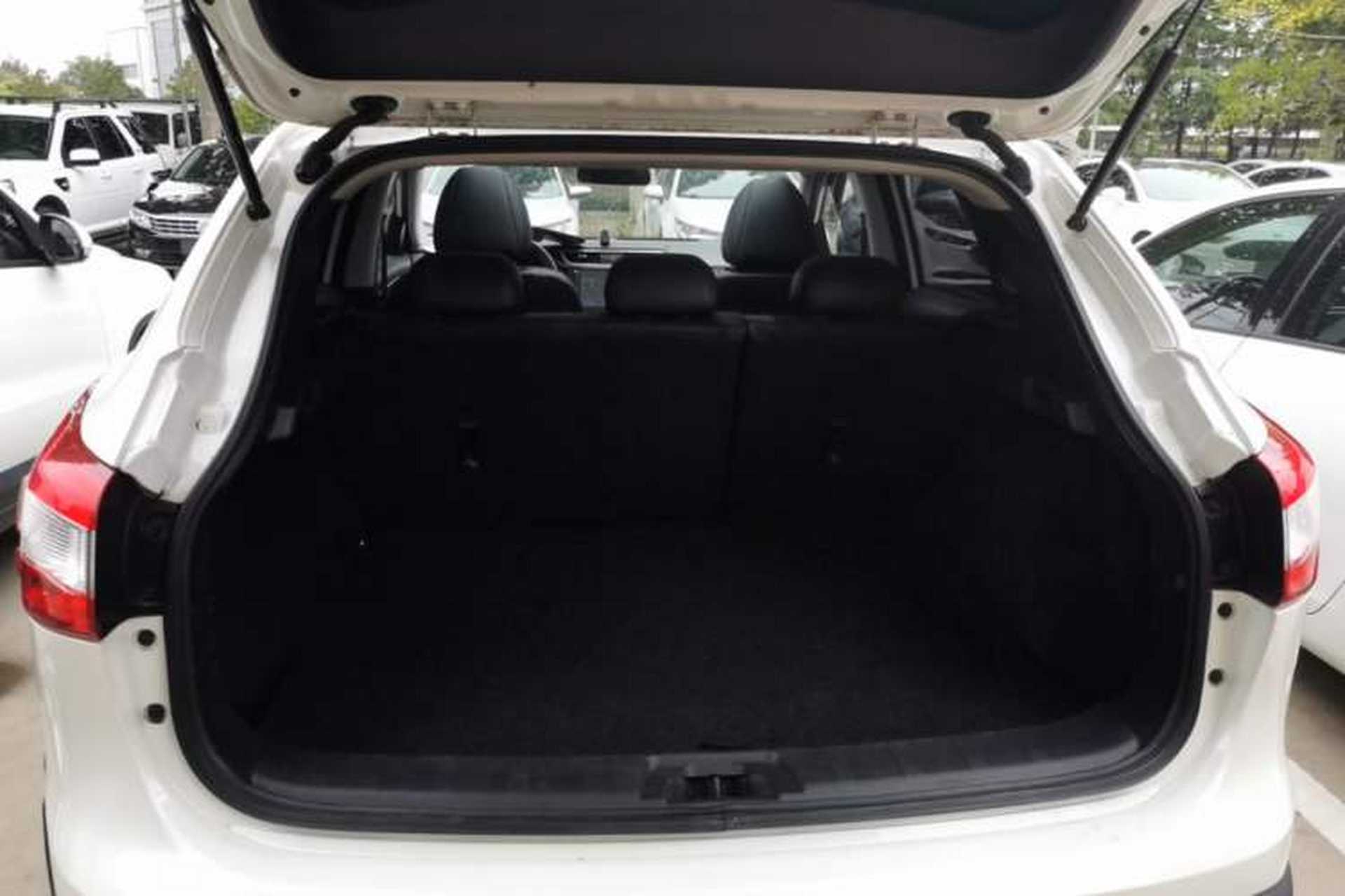 Used Nissan Qashqai 2016 2.0L CVT Luxury Edition Trunk