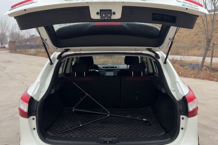 Used Nissan Qashqai 2016 2.0L CVT Elite Edition Trunk