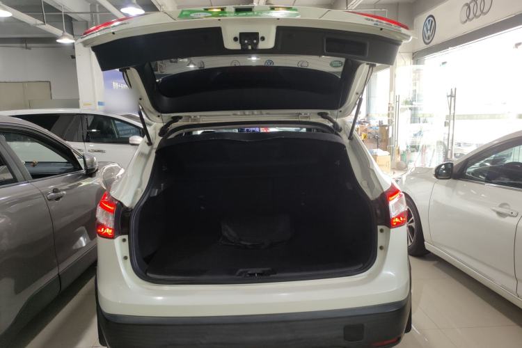 Used Nissan Qashqai 2016 2.0L CVT Elite Edition Trunk