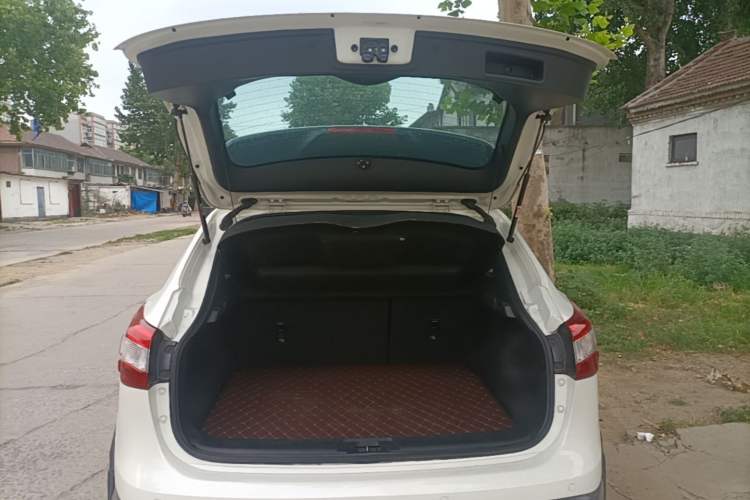 Used Nissan Qashqai 2016 2.0L CVT Elite Edition Trunk