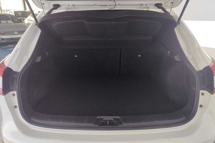 Used Nissan Qashqai 2016 2.0L CVT Elite Edition Trunk